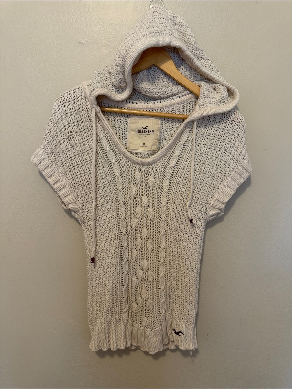Hollister Cream Cable-Knit Hooded Short Sleeve Sweater